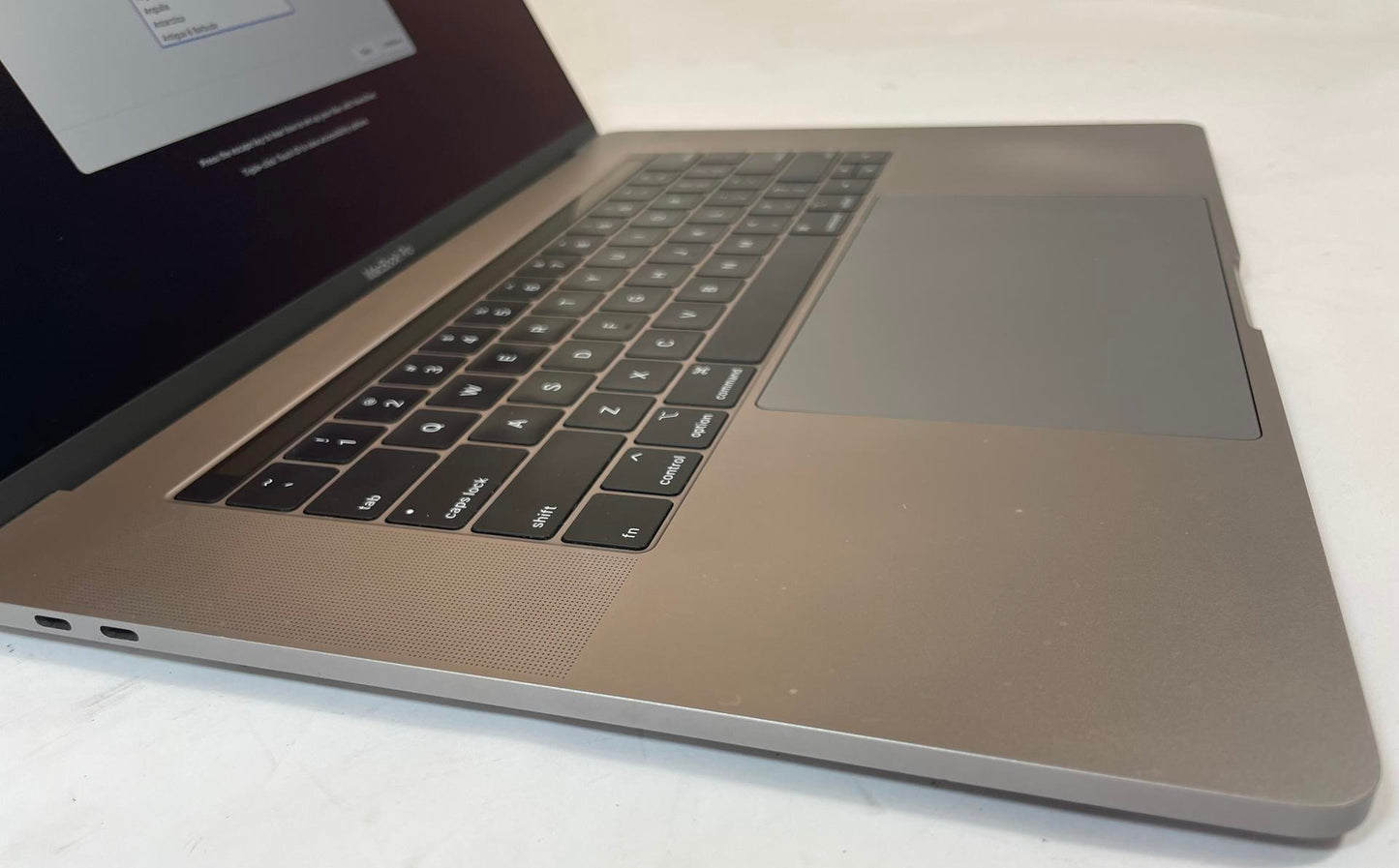 APPLE MacBook Pro A1990 2019 15" Core i7 9750H 16GB 500GB NVMe Gray Sonoma -READ