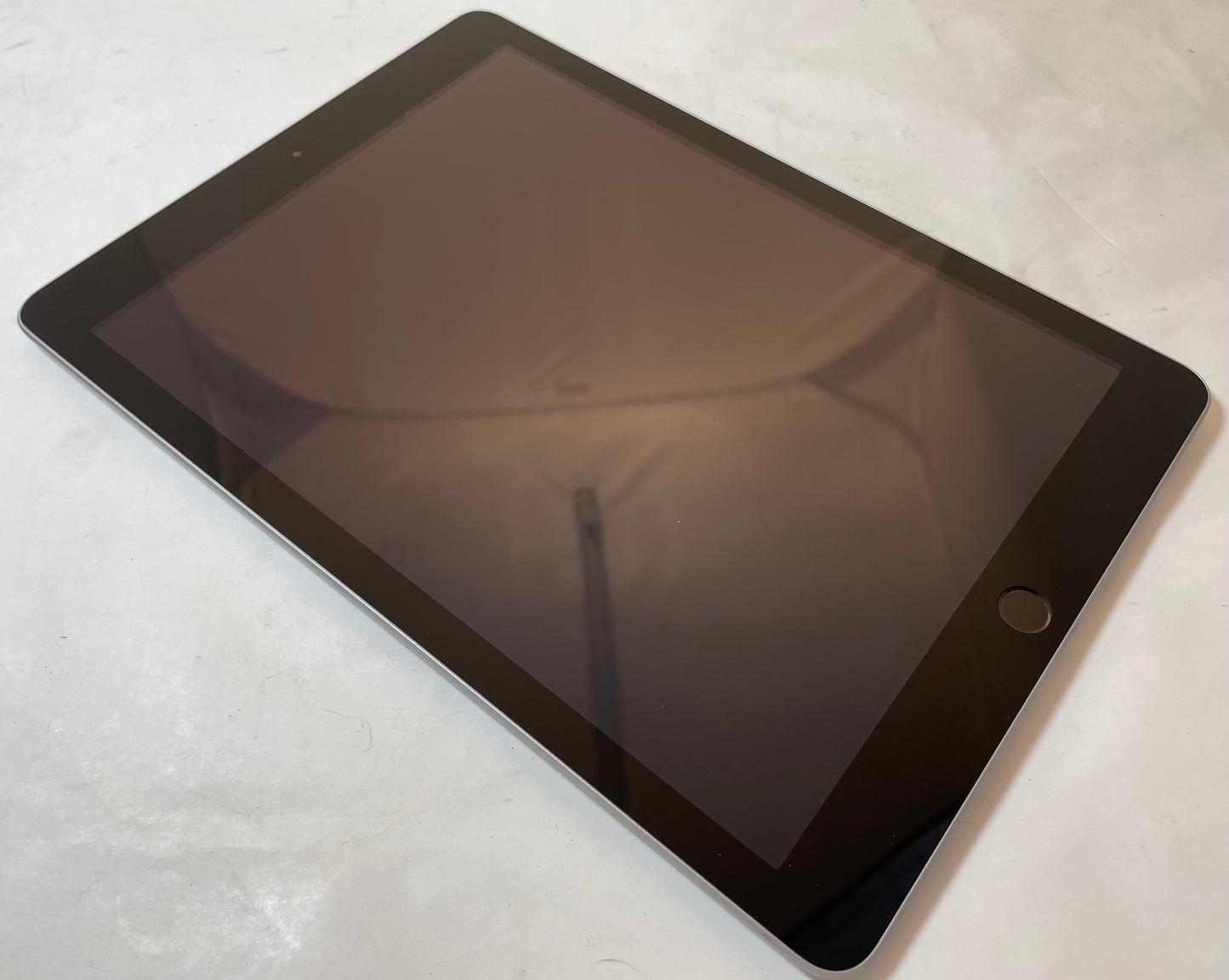 Apple iPad 5th Gen A1822 9.7" 32GB WiFi Only Gray iOS -Very Good