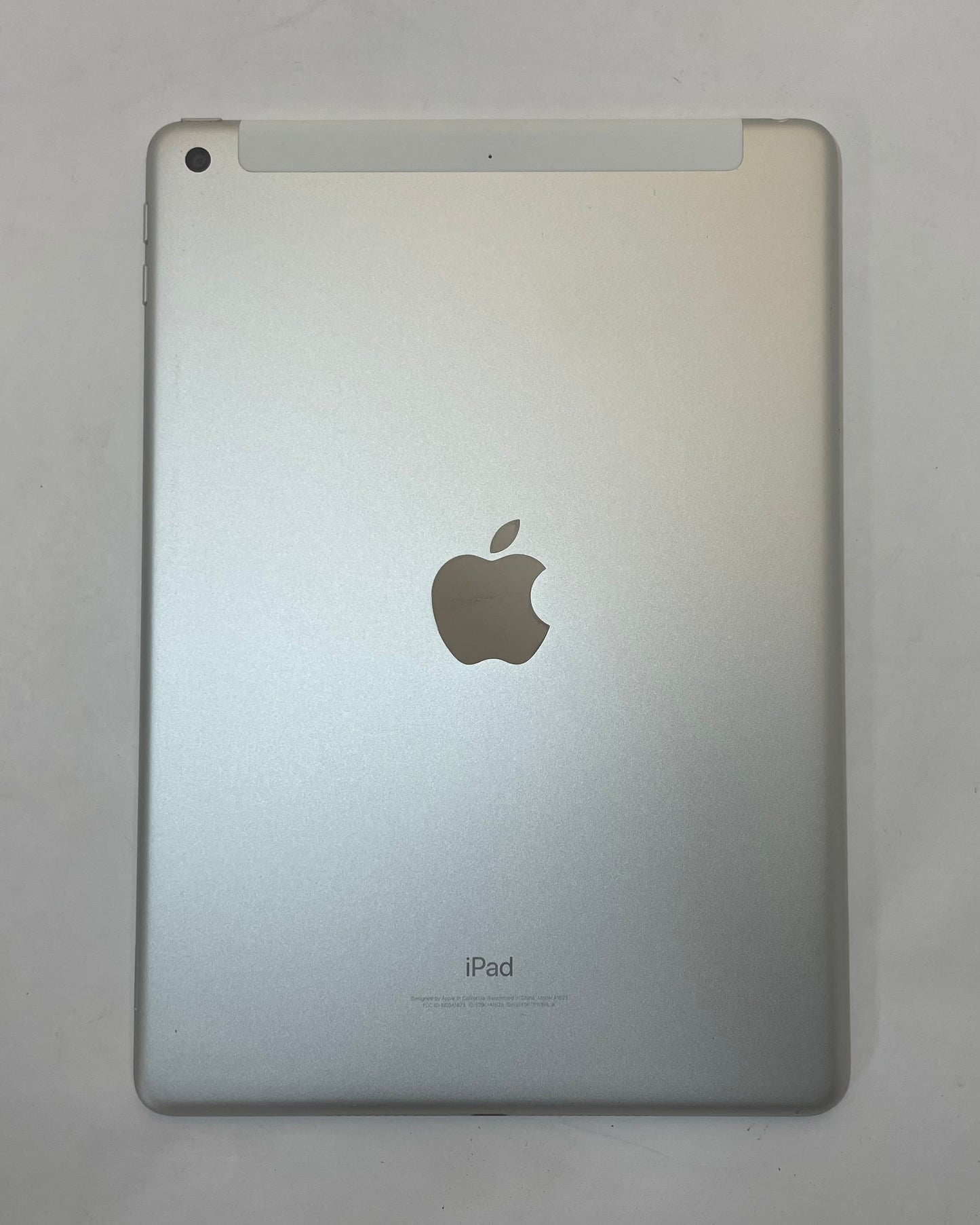 APPLE iPad 5th Gen A1823 9.7" 32GB Unlocked Silver/White iOS -Very Good
