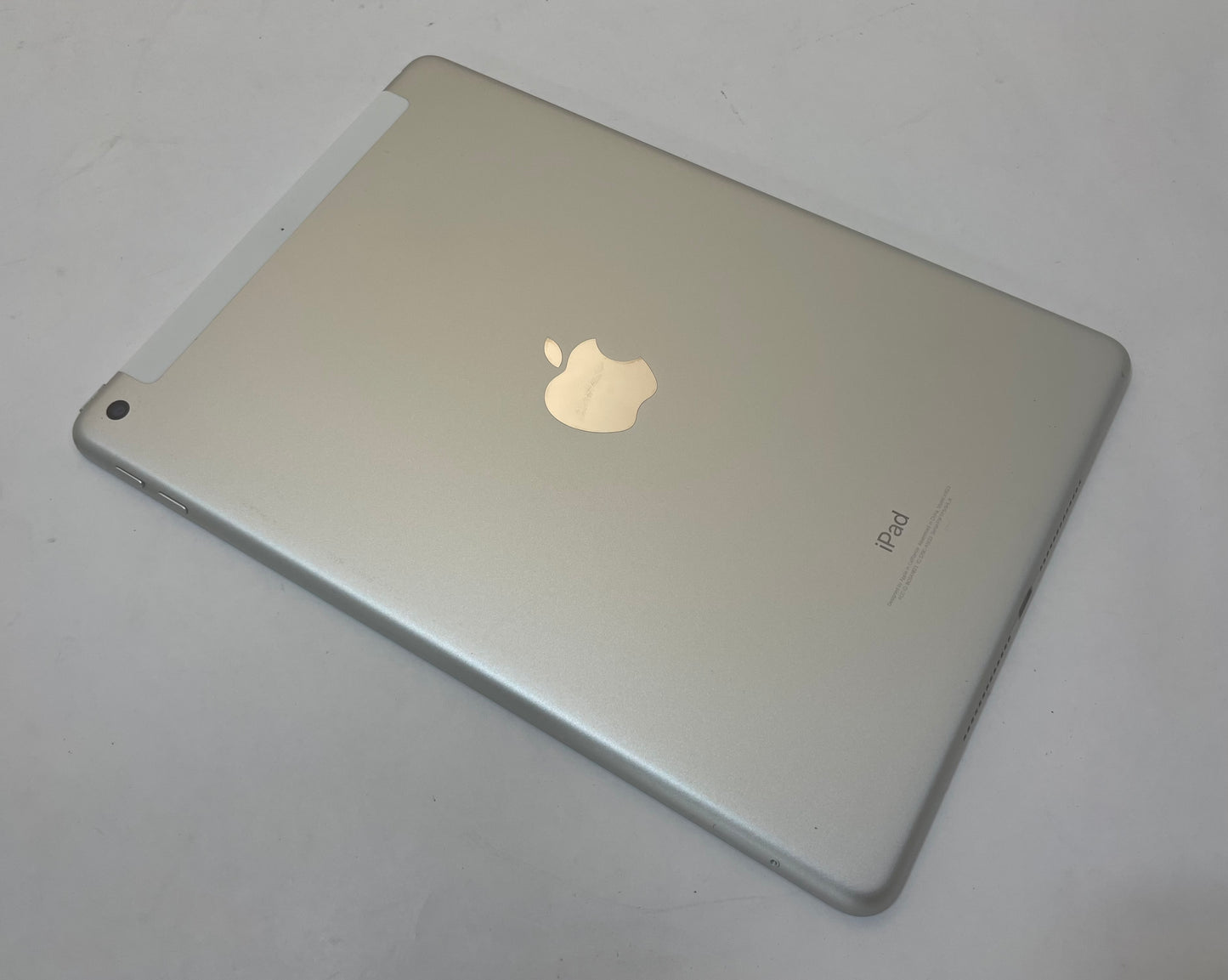 APPLE iPad 5th Gen A1823 9.7" 32GB Unlocked Silver/White iOS -Very Good