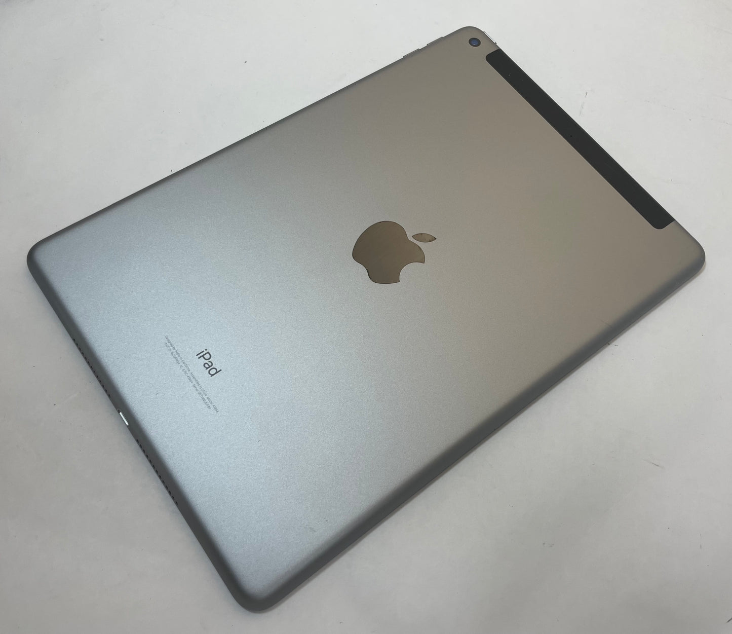 APPLE iPad 6th Gen A1954 9.7" 32GB Unlocked Gray iOS -Very Good