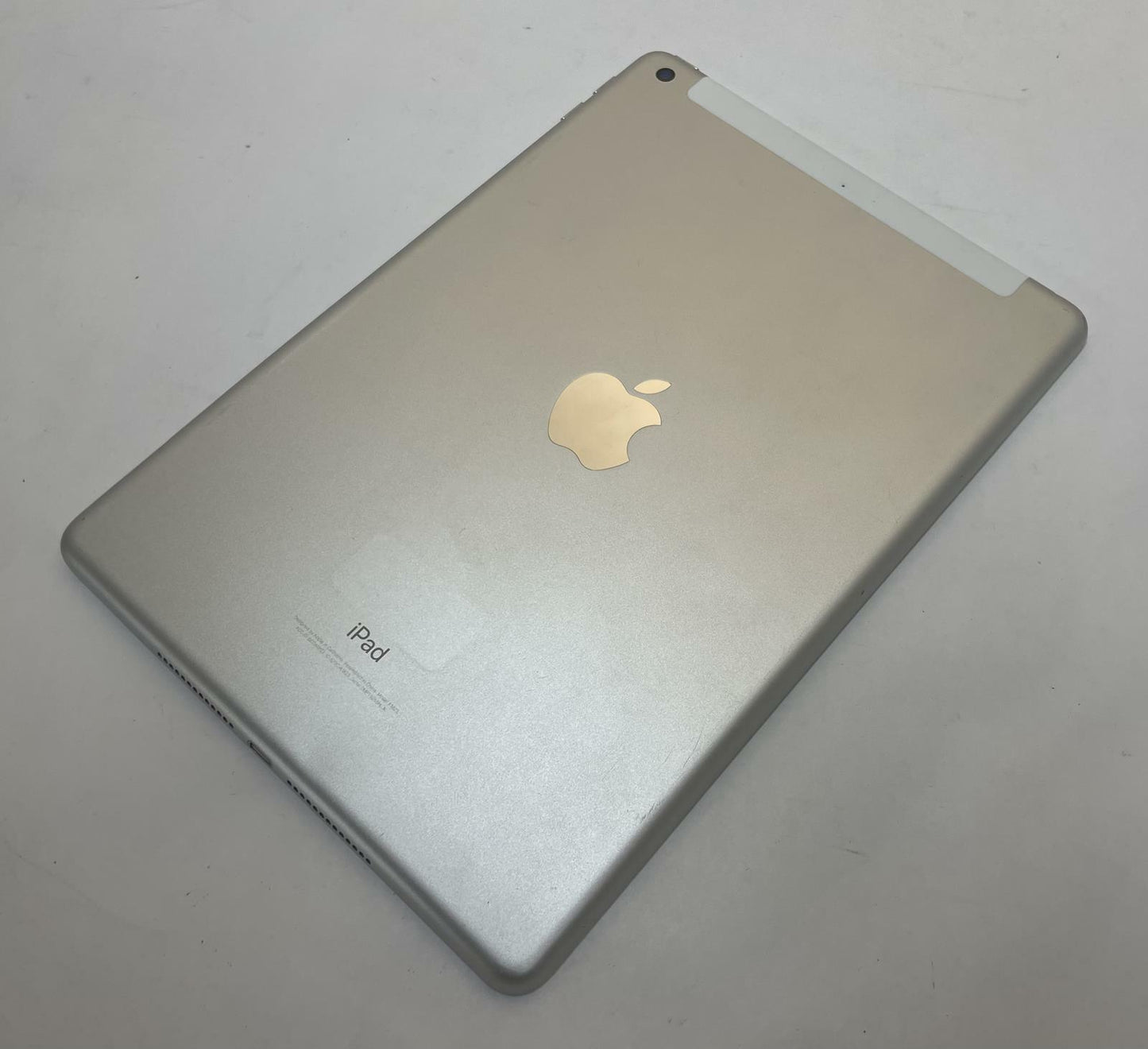 APPLE iPad 5th Gen A1823 9.7" 32GB Unlocked Silver/White iOS -Good