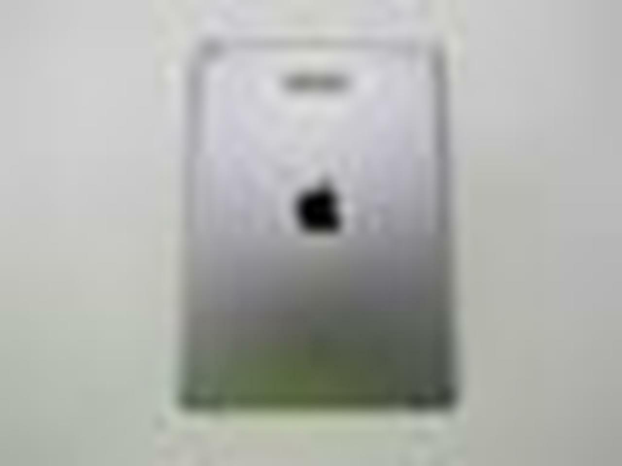 Apple iPad 5th Generation A1822 32GB Wi-Fi 9.7in Tablet Space Gray (see photos)